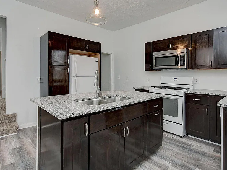 683 S Champion Ave #683 — Photo 10