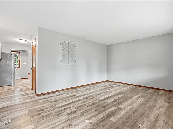 4th image of 603 E Nishna Rd