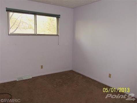 5th image of 697 Marvin Ave