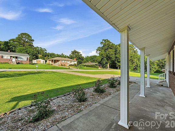 5th image of 112 Brookside Dr