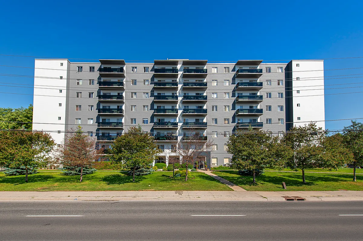 1301 Dundas Street W — Photo 2
