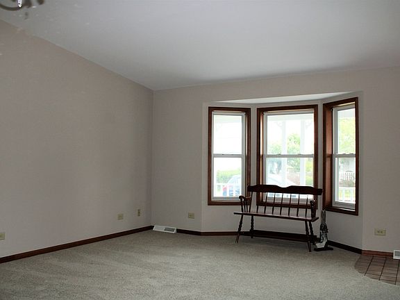 3rd image of 222 Hialeah Ln