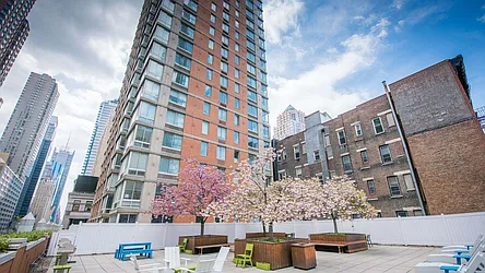 Longacre House at 305 West 50th Street in Hell&#39;s Kitchen