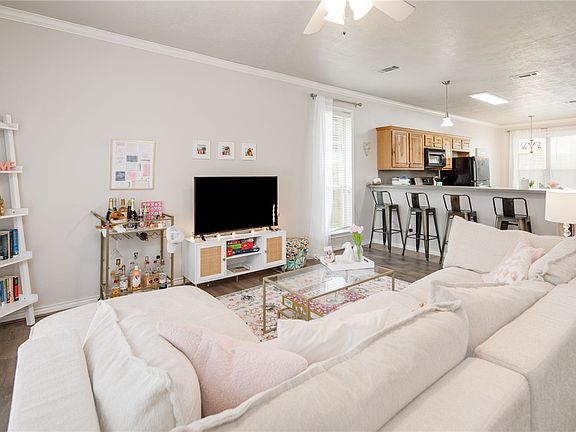 5th image of 127 Richards St #A