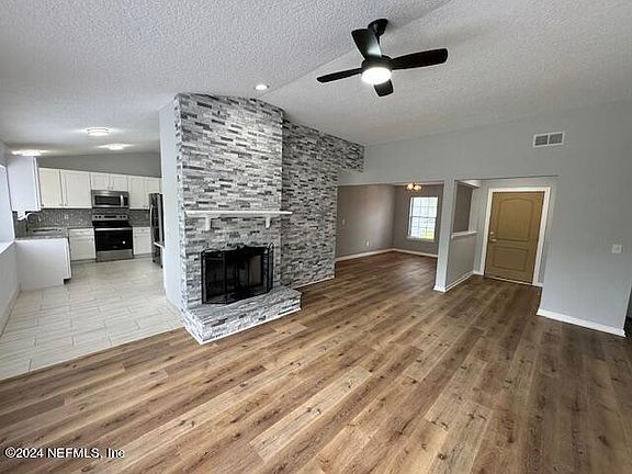 3rd image of 7870 MOSS POINTE Trail W