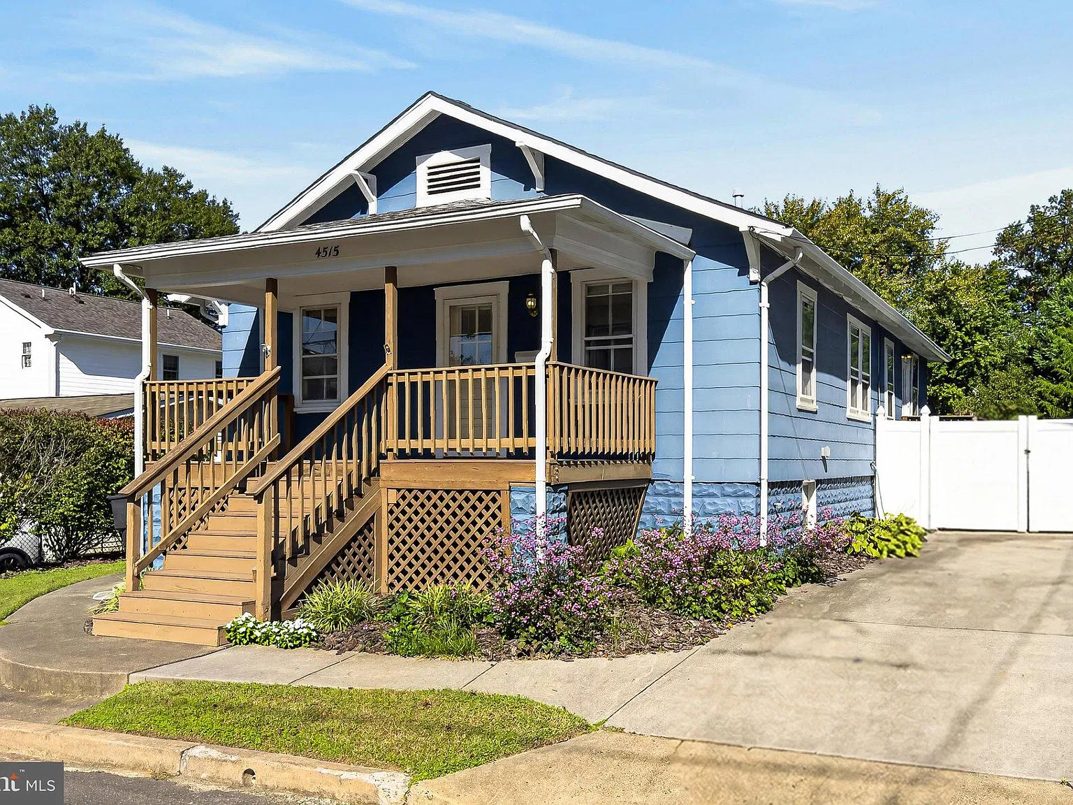 3 bed, 2.0 bath, 1518 sqft, $4,500 — Photo 1