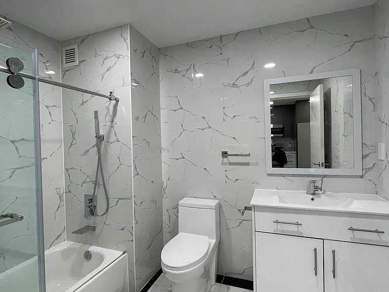 4906 Spruce St #310 — Photo 15