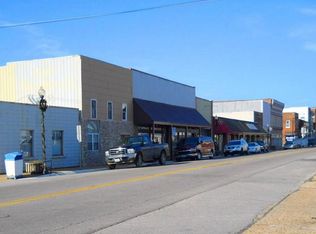 226 E Main St, Willow Springs, MO 65793