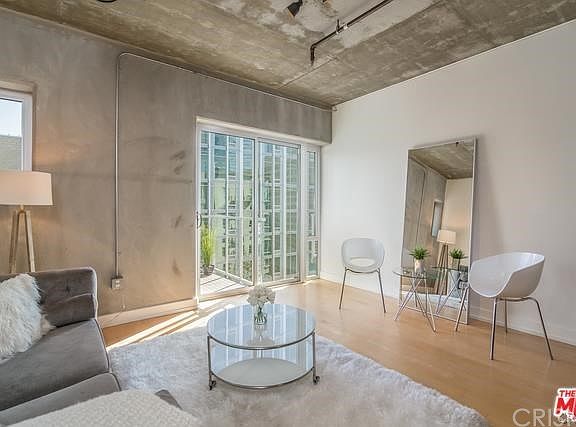 4th image of 645 W 9th St APT 622
