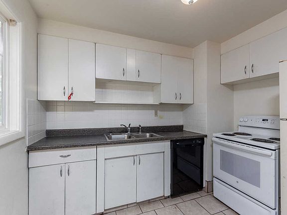 5th image of 2609 W Francis Ave