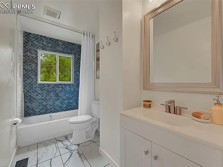 239 Tanna Ct — Photo 17