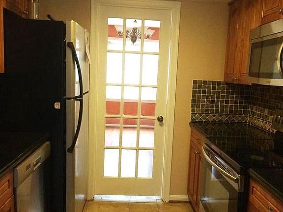 KItchen to Dining Room