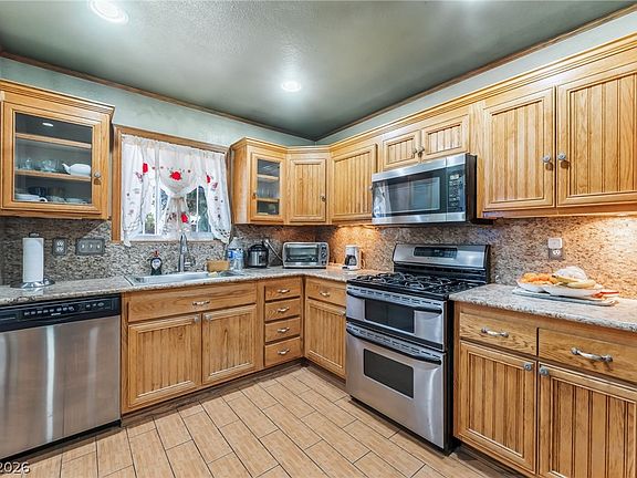 4th image of 1905 Fontana Ave
