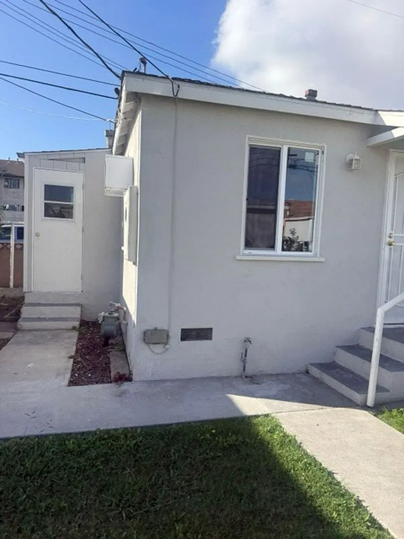 Cornuta Ave. — Photo 2
