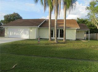 1379 SE Petunia Ave, Port Saint Lucie, FL 34952