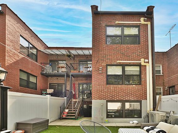 4th image of 4840 42nd St