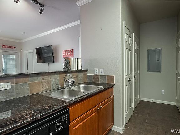 4th image of 600 13th St Unit 545