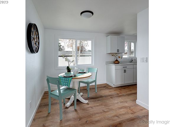 4th image of 1720 SE 52nd Ave