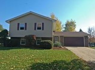 1208 Broadmoor Dr, Bloomington, IL 61704