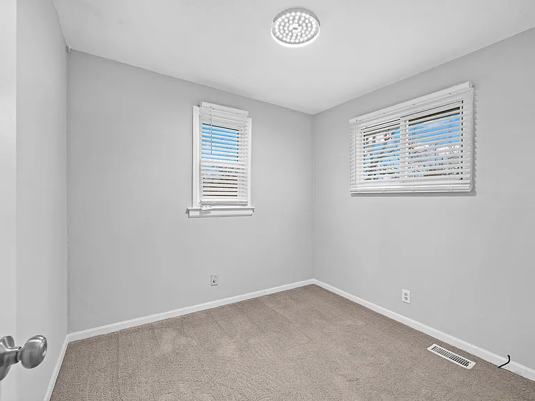 419 W Twelve Mile Rd — Photo 17