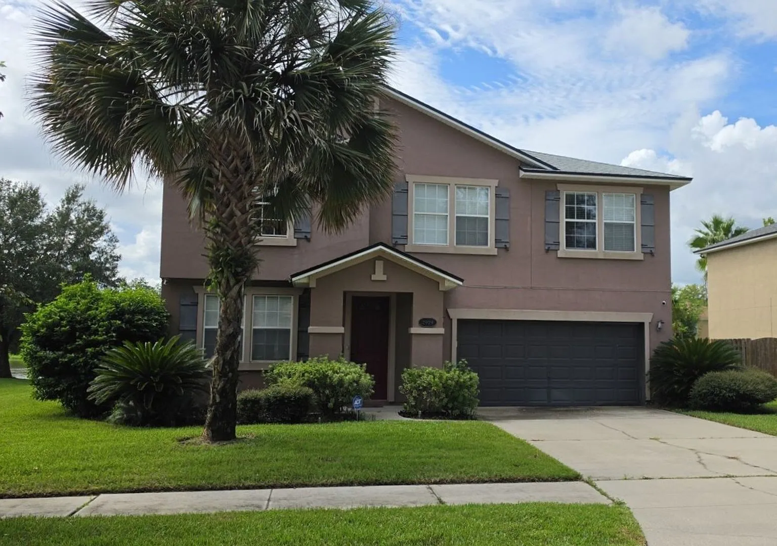 Spacious 3231 sq ft, 4 bedroom, 3 bathroom Beauty! — Photo 1