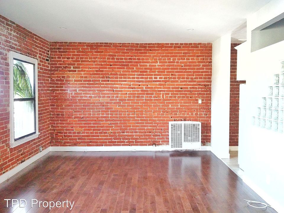 1st image of 425 S Detroit St APT 204