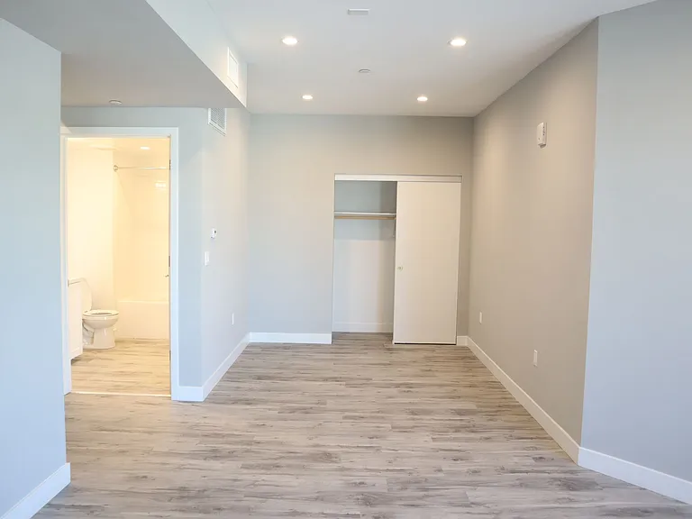 Bunker Heights Apartments — Photo 11