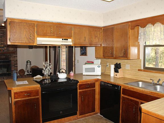 3rd image of 2602 Sandlewood Cir
