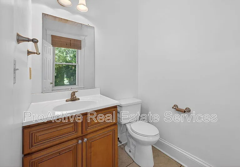 1008 Grayson St — Photo 17