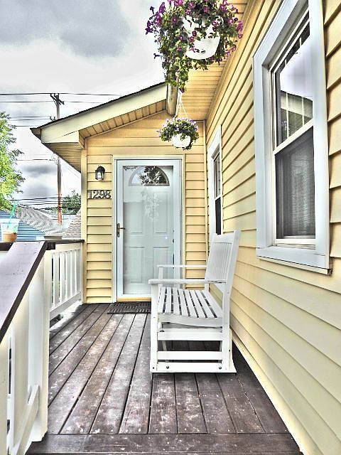 1st image of 1298 Hollywood Pl