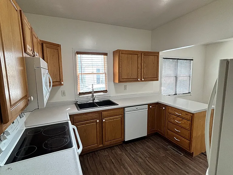 1514 W 4th St — Photo 7