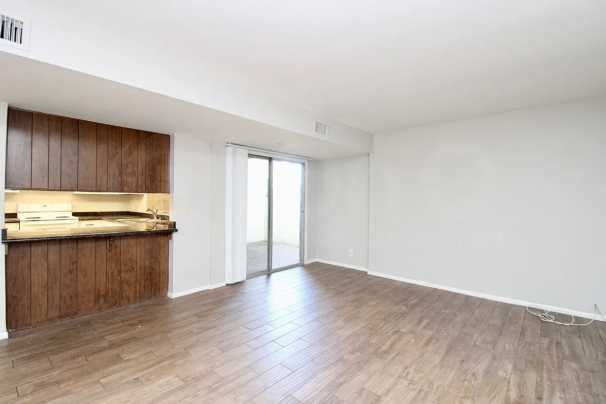 3 bed, 2.5 bath, 1707 sqft, $2,199 — Photo 4