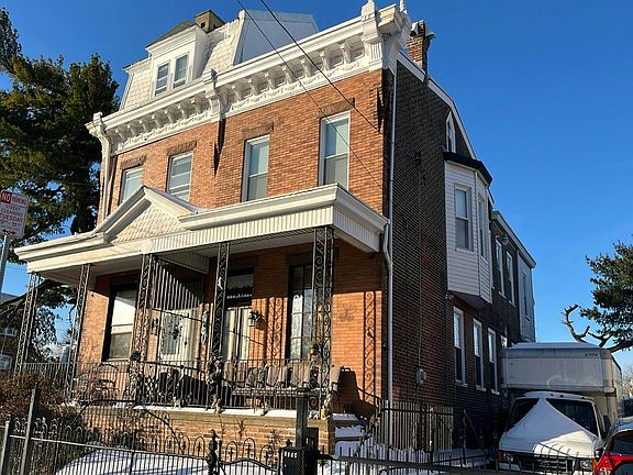 2nd image of 1936 Bridge St