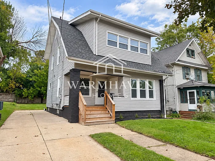 4 bed, 2.0 bath, 1320 sqft, $1,595 — Photo 1