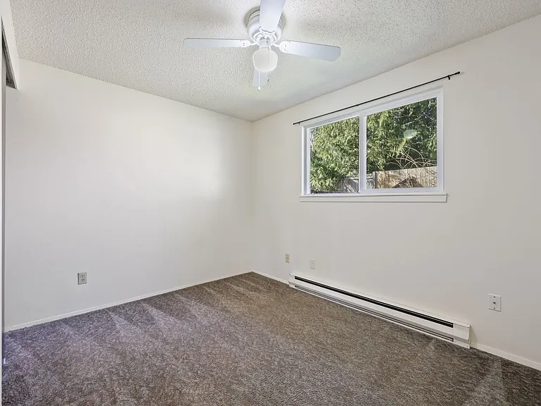 2210 26th Ave NE #5 — Photo 11