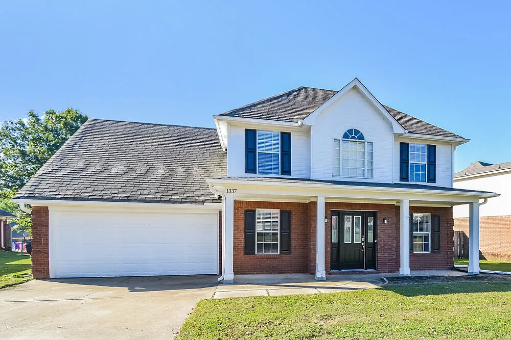 3 bed, 2.5 bath, 2121 sqft, $2,130 — Photo 1