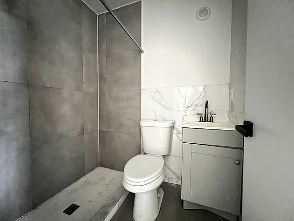 5th image of 79 Stuyvesant Ave #2A