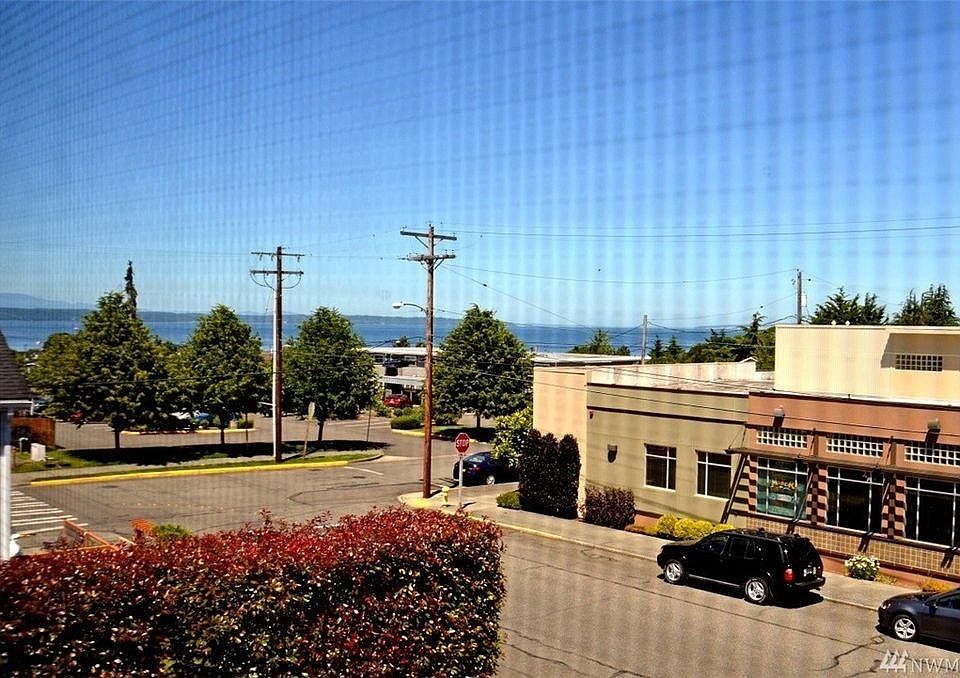 Nice west-facing view! Especially nice from the master bedro