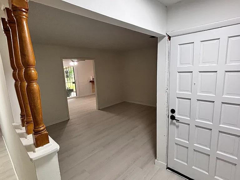 1400 Milmo Dr — Photo 6