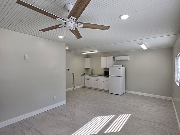 4th image of 2619 W Woodlawn Ave