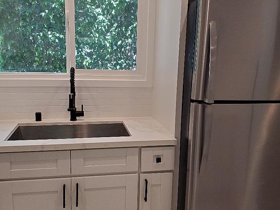 2nd image of 1485 S Beverly Dr APT 2