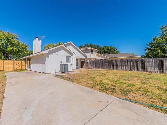 3rd image of 4744 Jasmine Dr