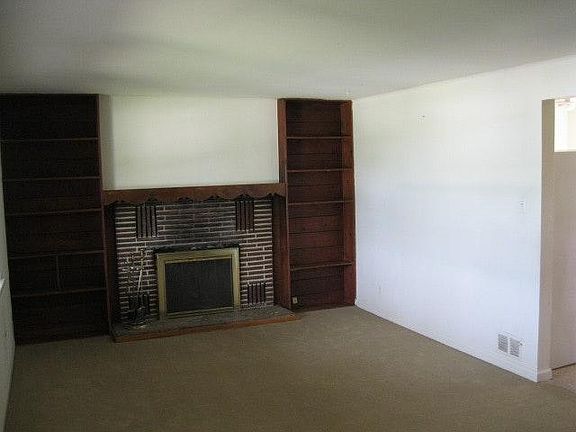 Living with fireplace