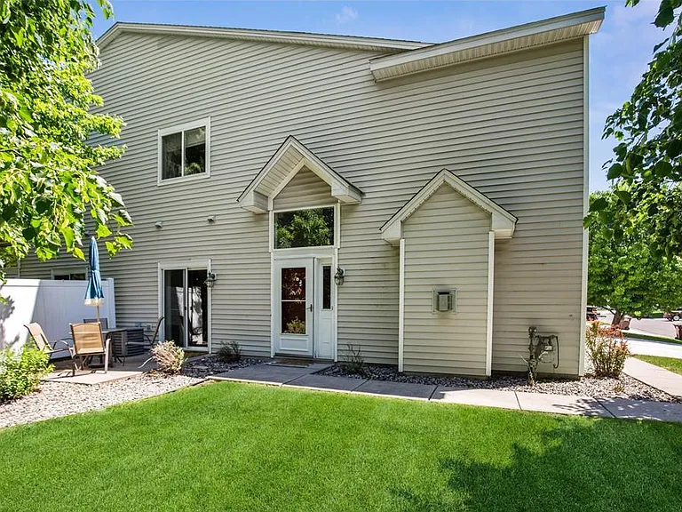 633 Kingfisher Ln #H — Photo 15