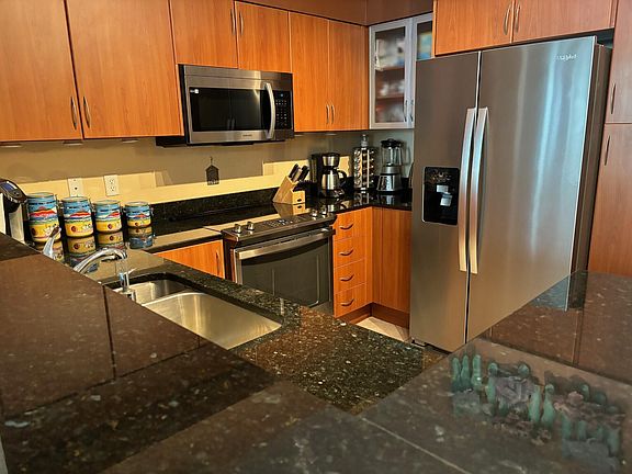 4th image of 806 Windward Way #320