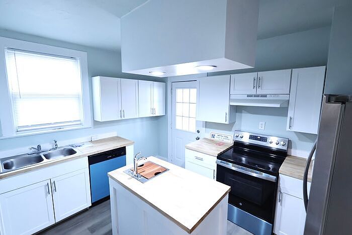 1st image of 555 Brittain Rd