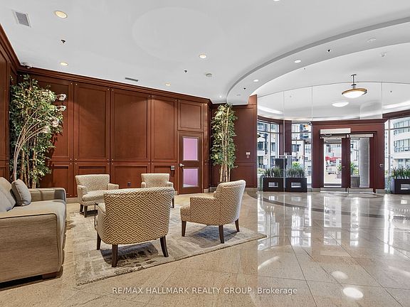 2nd image of 234 Rideau St #203
