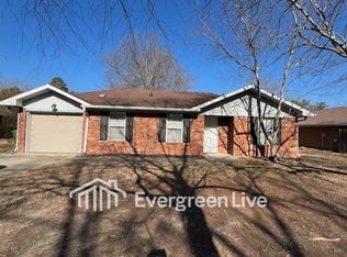 102 Swing Ct, Raeford, NC 28376