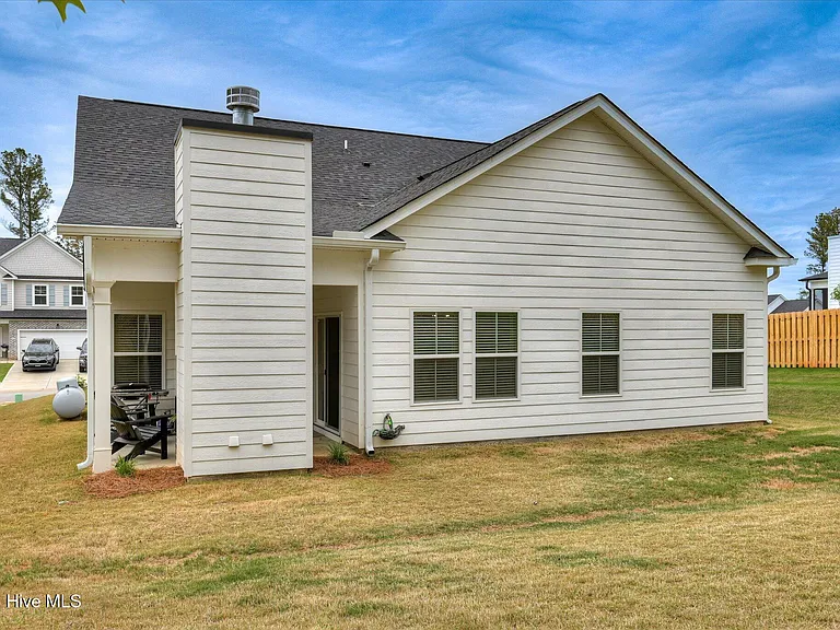2049 Warbler Dr — Photo 53