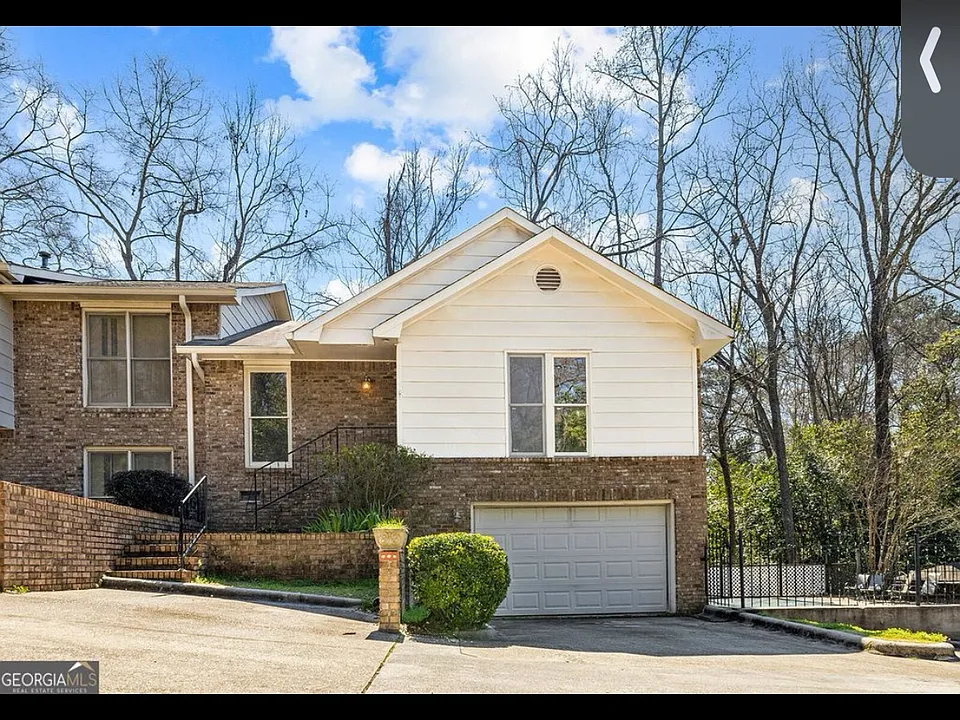 3219 University Ave #9